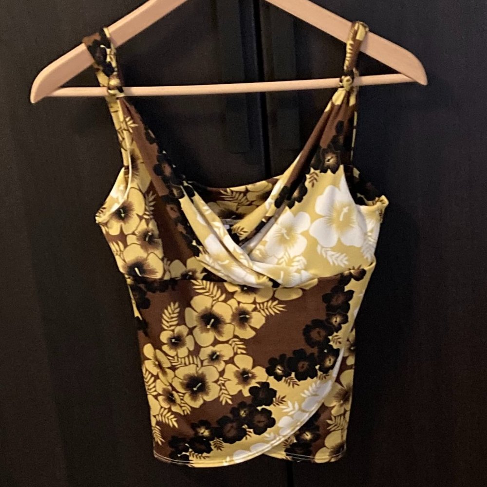 Pin Up Girl clothing Hibiscus flower print top, Size L